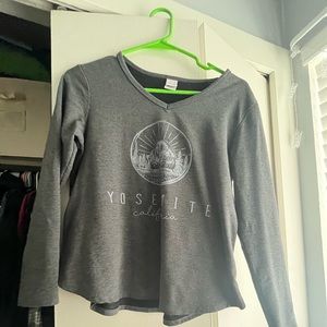 NEVER WORN, Yosemite National Park Gray Longsleeve with Fleece